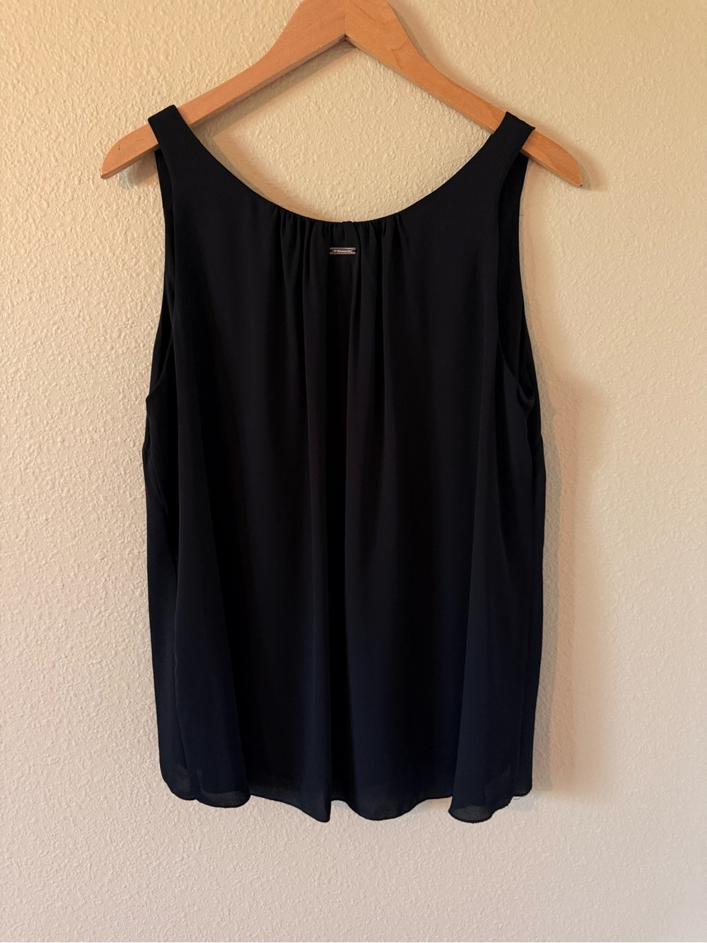 Tahari Black V-Neck Tank - Picture 4 of 6